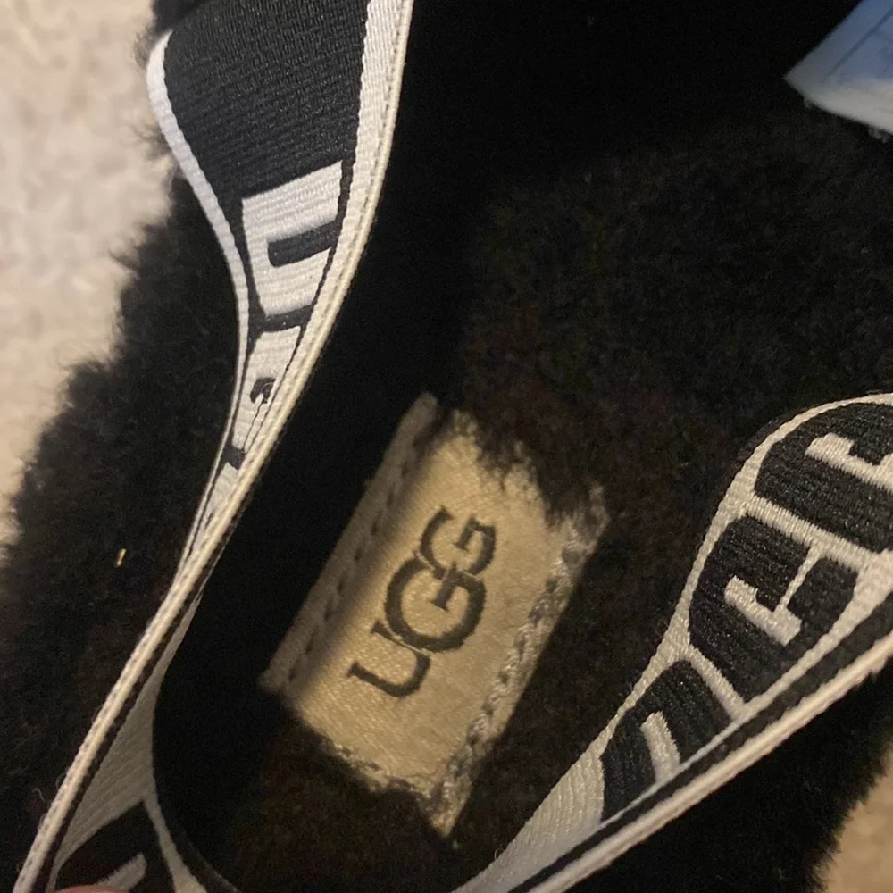 Women’s Black Open Toe Fuzzy Ugg Slippers - Picture 2 of 6